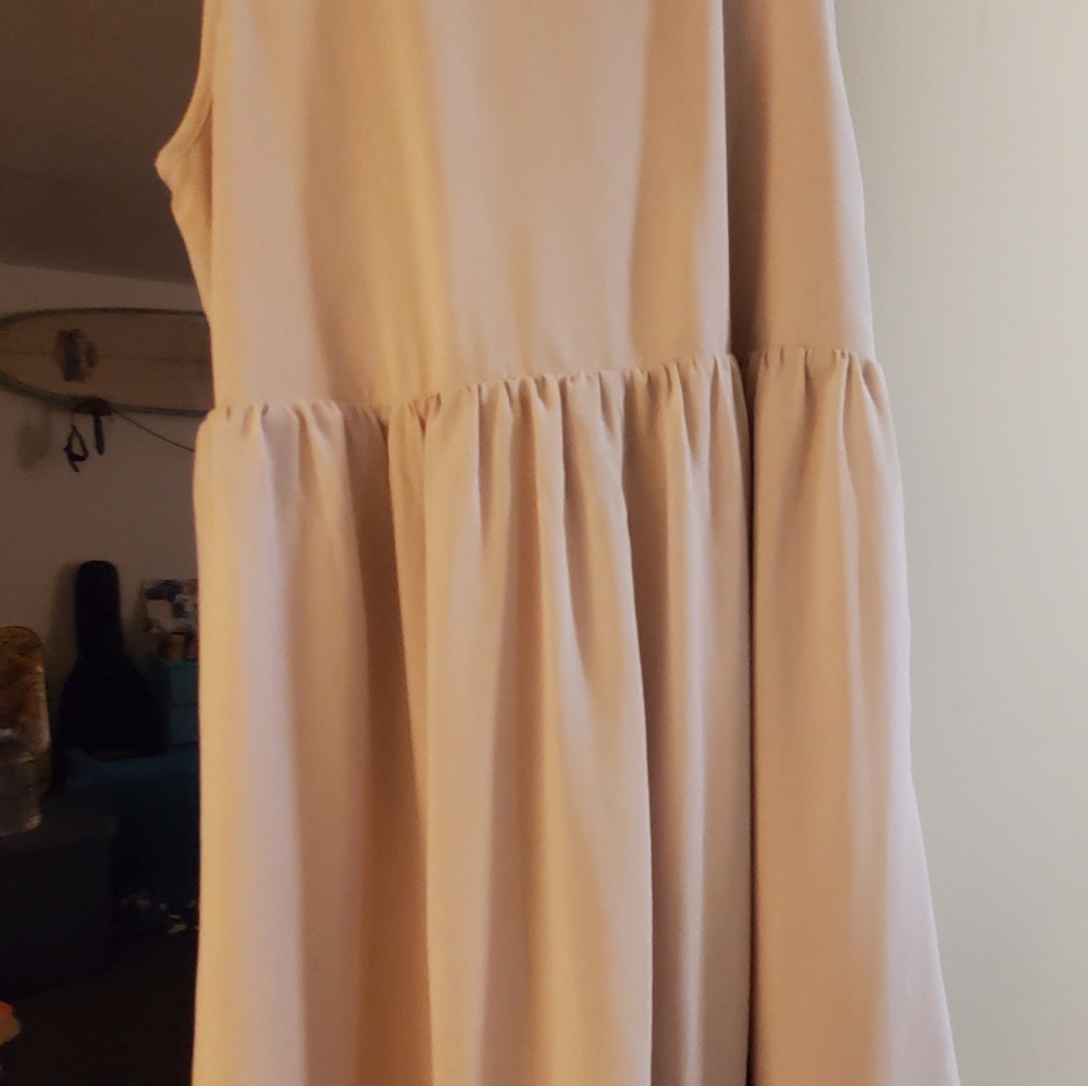Multiple Host Pick - Knee Length, V-Neck Dress, Floral - Picture 4 of 4